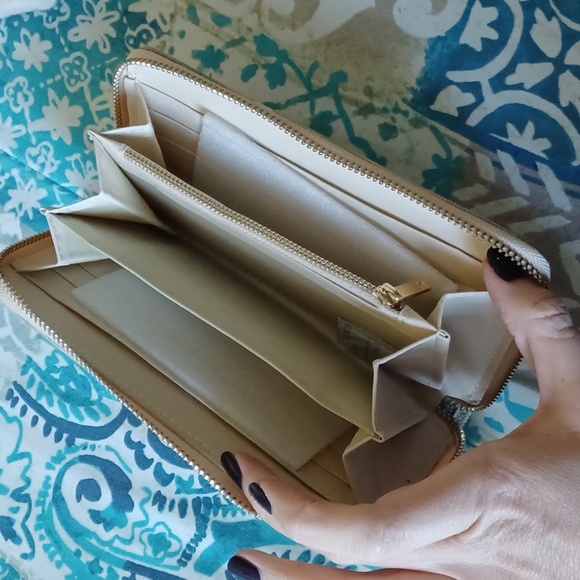 Brand new wallet ✨️ - Picture 4 of 5